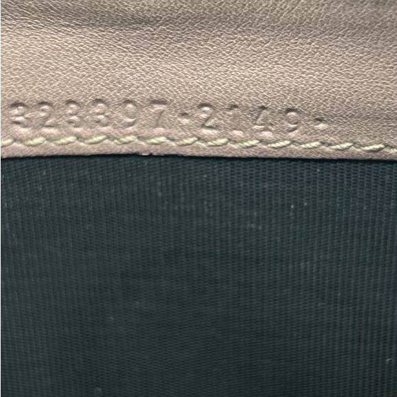 Gucci long zippy wallet rose in color. Comes with box and paperwork - Picture 9 of 11